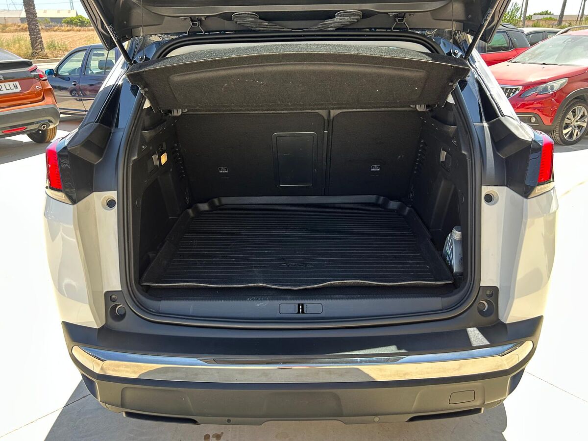 PEUGEOT 3008 ALLURE 1.2 E-THP AUTO SPANISH LHD IN SPAIN 77000 MILES SUPER 2019